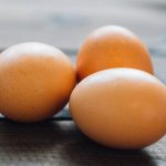 Farbowanie jajek kurkumą