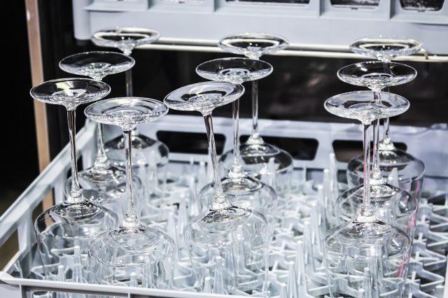 Zmywarki gastronomiczne – na co zwrócić uwagę przy zakupie?